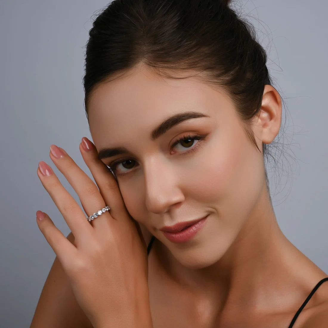 Sterling Silber Ring Eternity mit Krappenfassung Zirkonen rund um den Ring R-4427