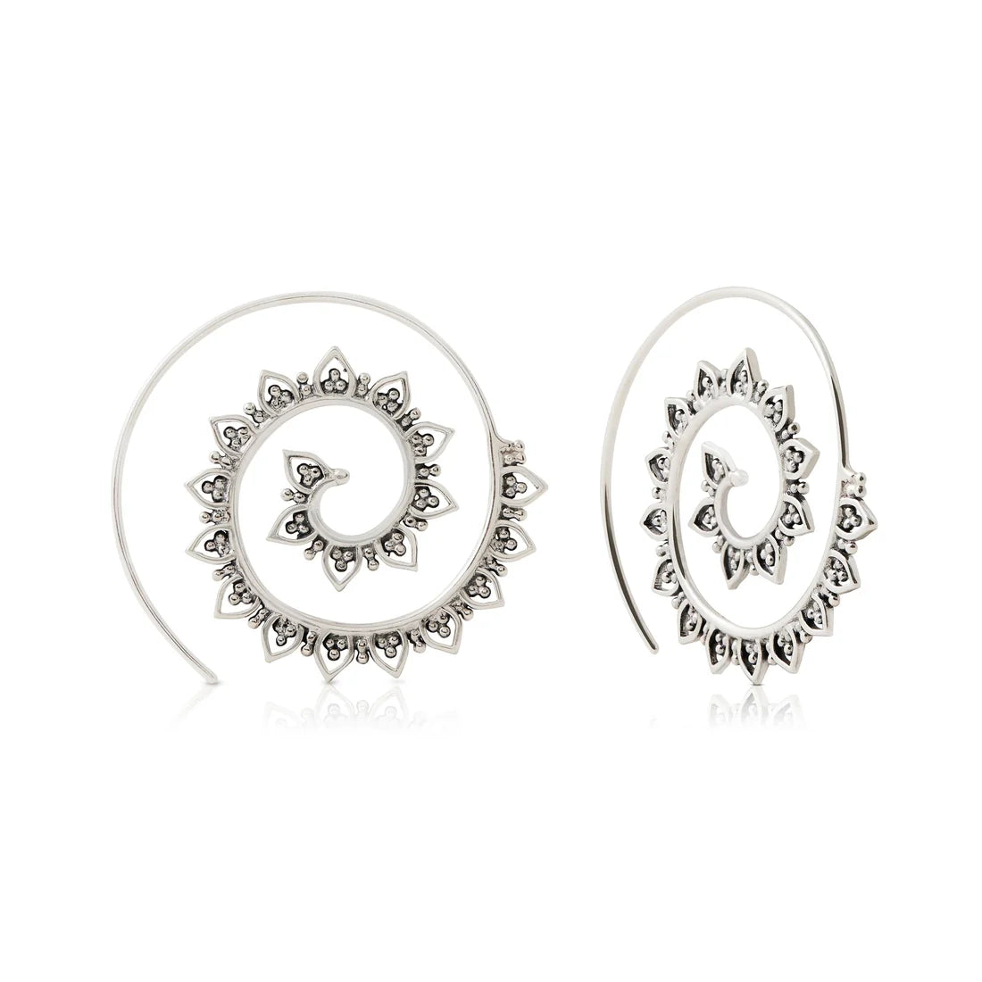 Ohrringe aus Sterlingsilber in Form einer oxidierten Spirale EA-10050P