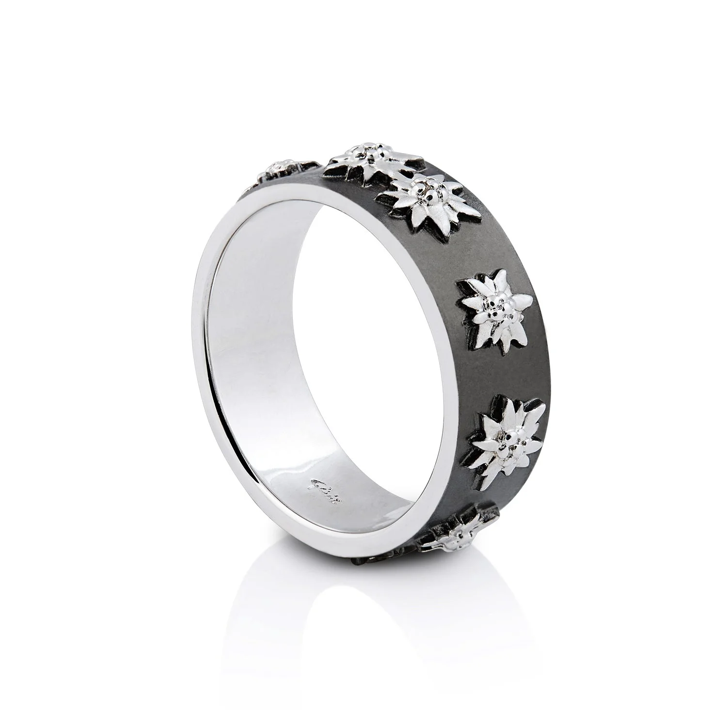 Ring aus Sterlingsilber mit Edelweiss auf flachem Profil, Satin-Finish und schwarzem Rhodium R-8001