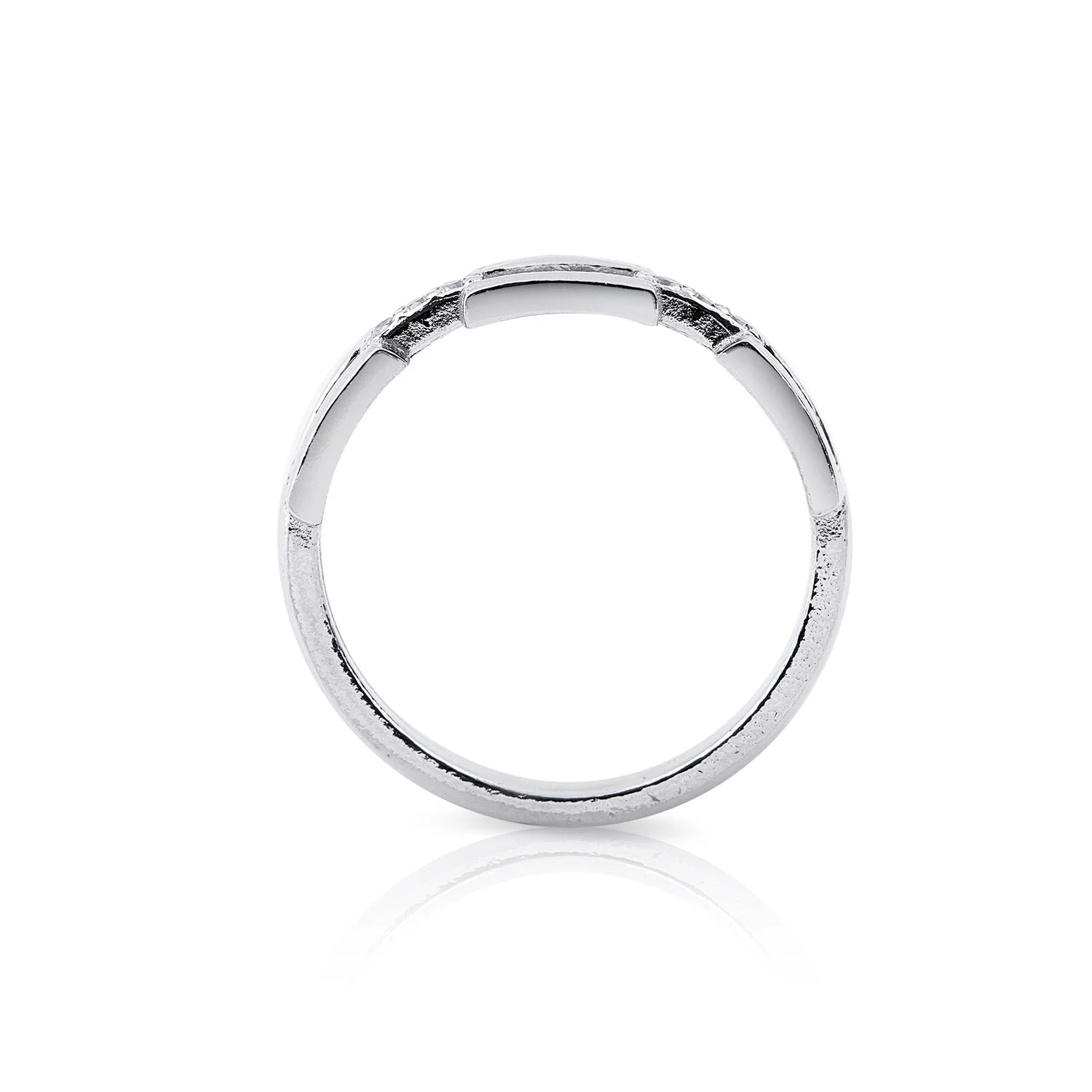 Ring aus Sterlingsilber, der ein modernes rechteckiges Design mit einem zarten Hauch von Glanz durch diese Zirkonia verbindet R-4358