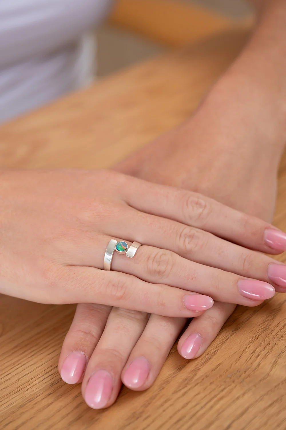 Ring aus Sterlingsilber mit rundem Opal in Qualität AA R-4592-50