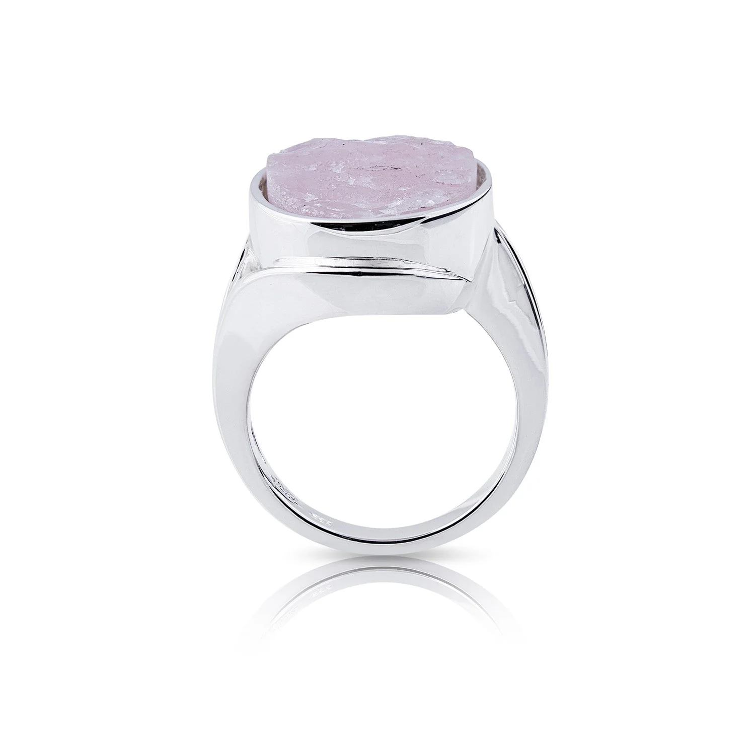 Ring aus Sterlingsilber mit einem rohen oval Rosenquarz (1,4x1,8mm) R-4330-52
