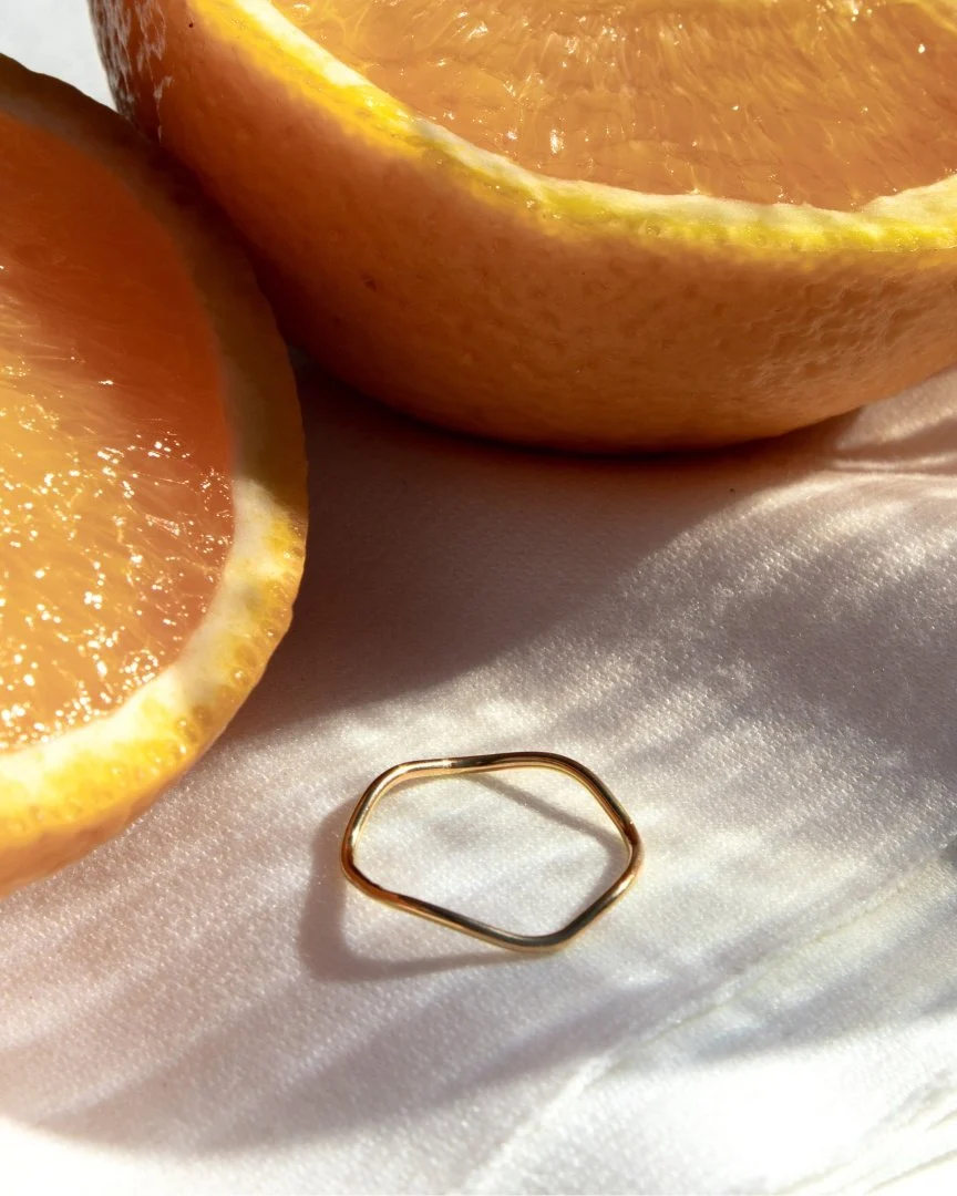 LUAMAYA Slim Wave Ring Gold
