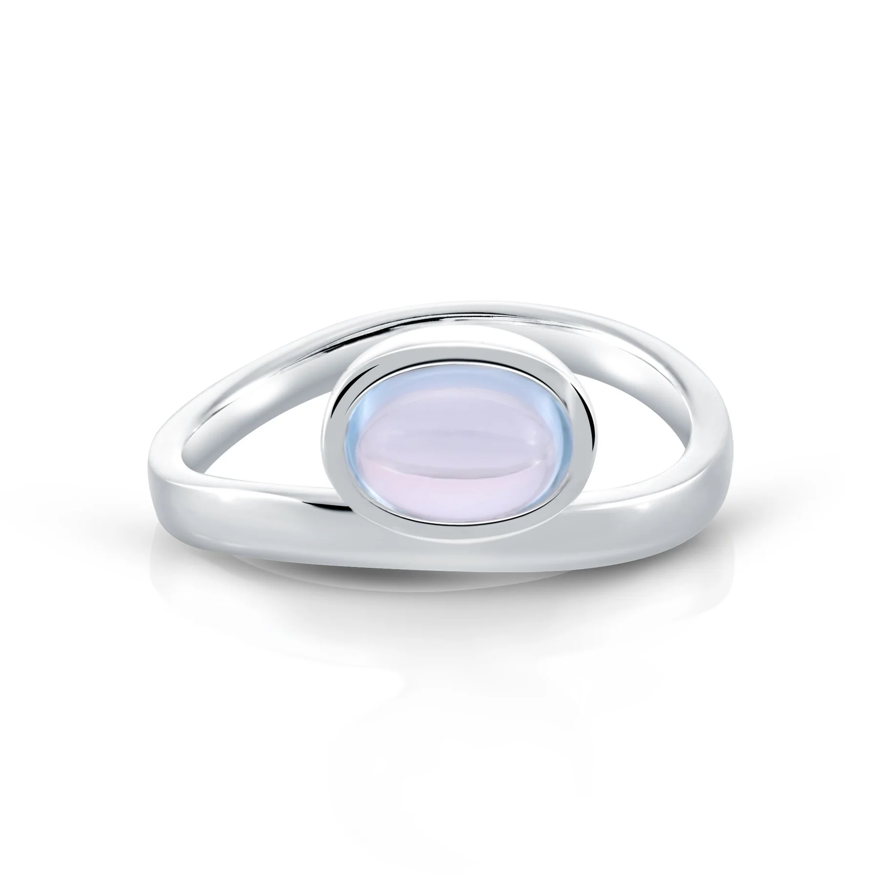 Ring aus Sterlingsilber mit ovalem, durchscheinendem himmelblauer Topas-Cabochon RI-10115A-54