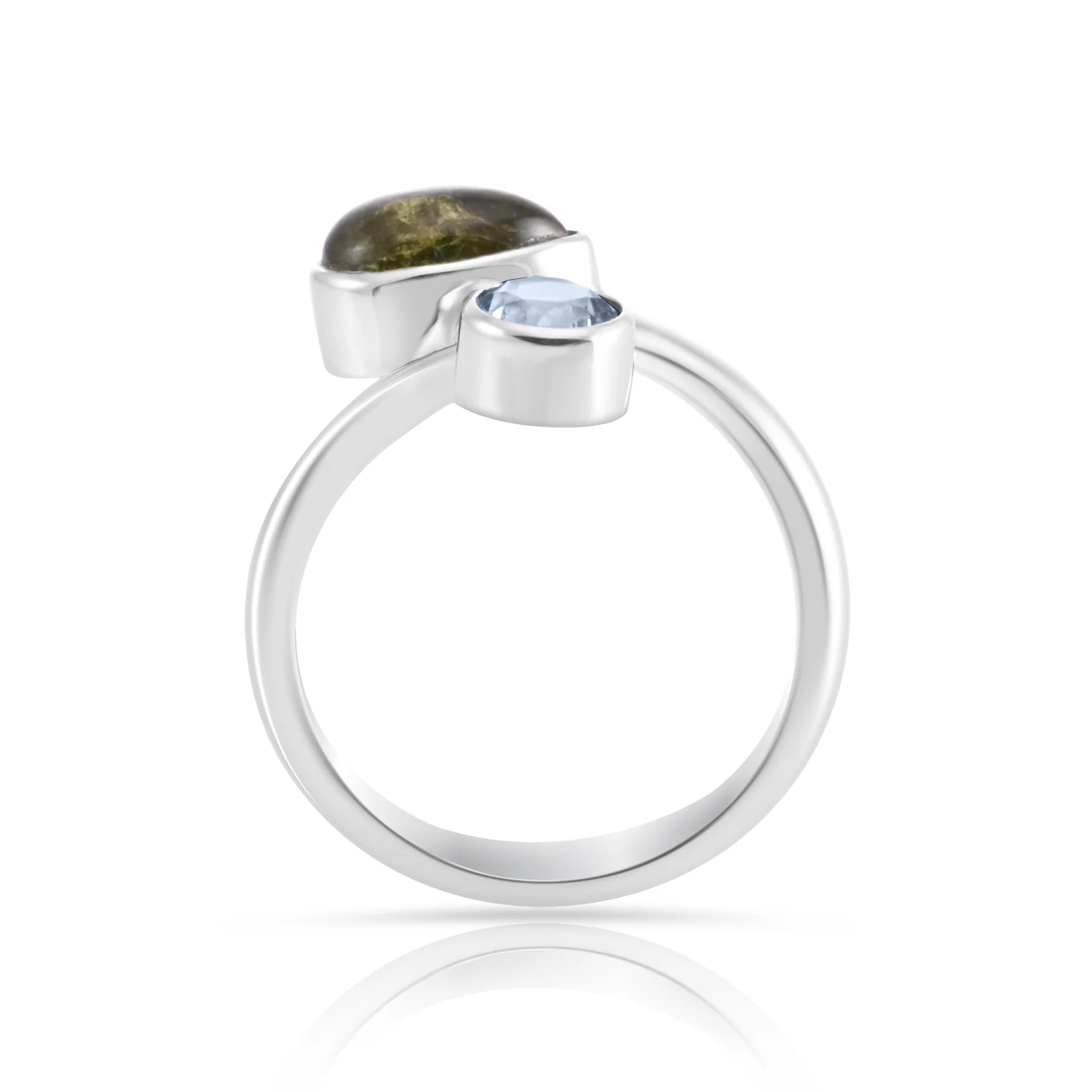 Verstellbarer Ring aus Sterlingsilber mit Cabochon aus Turmalin und rundem, facettiertem blauem Topas R-4589-50