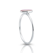 Kleiner Ring aus Sterlingsilber mit vertikal ovalem Perlmutt Cabochon RI-10109P