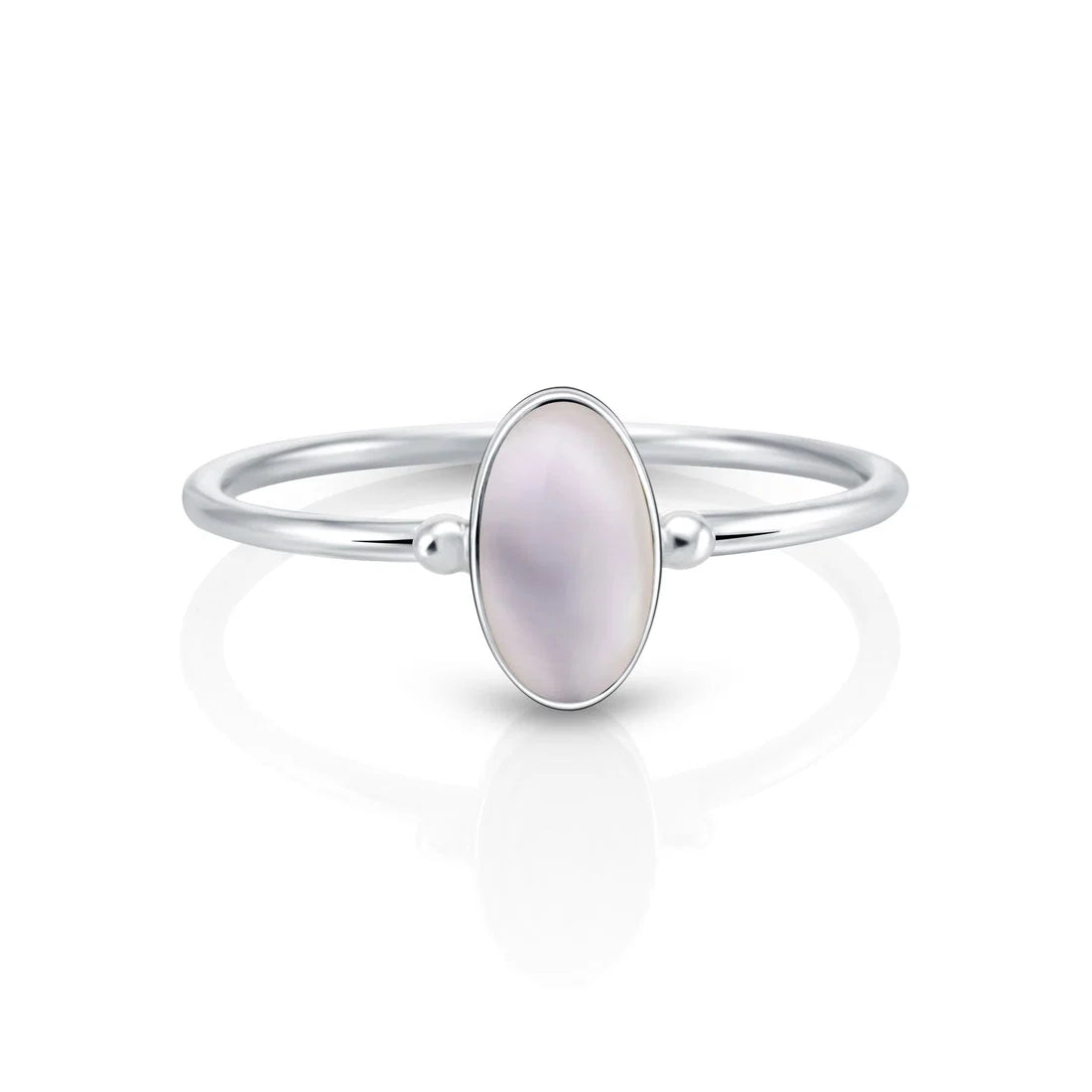 Kleiner Ring aus Sterlingsilber mit vertikal ovalem Perlmutt Cabochon RI-10109P-48