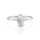 Kleiner Ring aus Sterlingsilber mit vertikal ovalem Perlmutt Cabochon RI-10109P