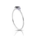 Kleiner Ring aus Sterlingsilber mit einem wunderschönen, runden, mehrfach reflektierenden Abalone (Perlmutt) Cabochon RI-10123P
