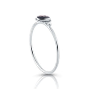 Kleiner Ring aus Sterlingsilber mit einem wunderschönen, runden, mehrfach reflektierenden Abalone (Perlmutt) Cabochon RI-10123P