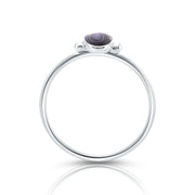 Kleiner Ring aus Sterlingsilber mit einem wunderschönen, vertikal ovalen, mehrfach reflektierenden Abalone (Perlmutt) Cabochon RI-10127P