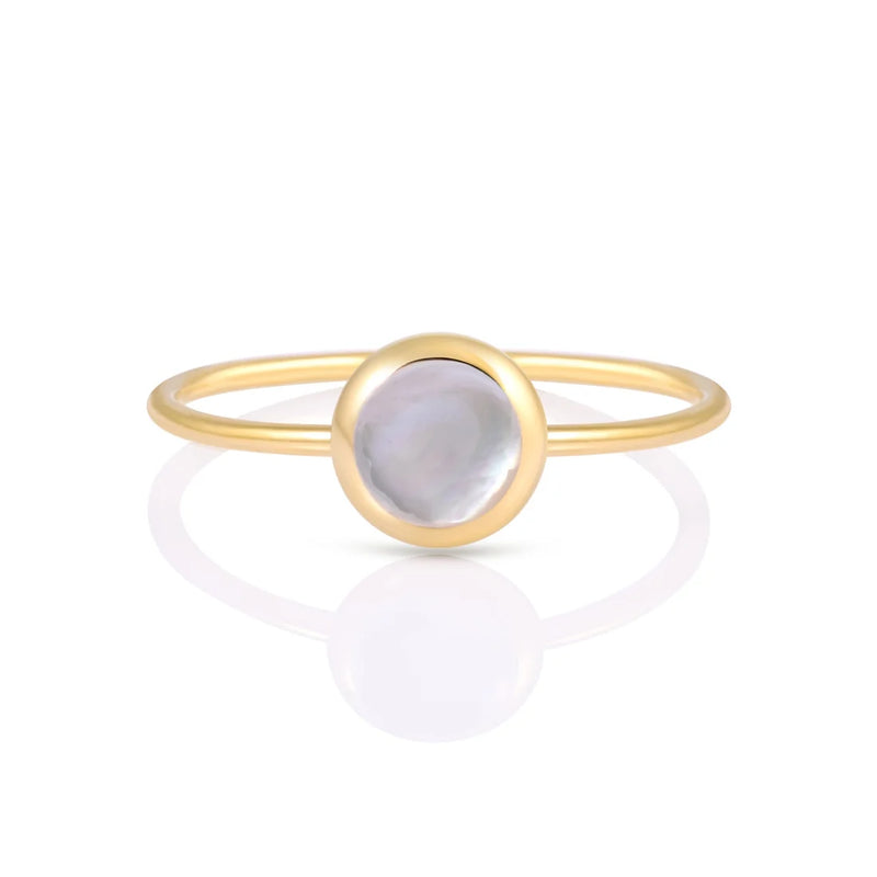 Kleiner Ring aus vergoldetem Sterling Silber mit einem wunderschönen runden Perlmutt RI-10085GP