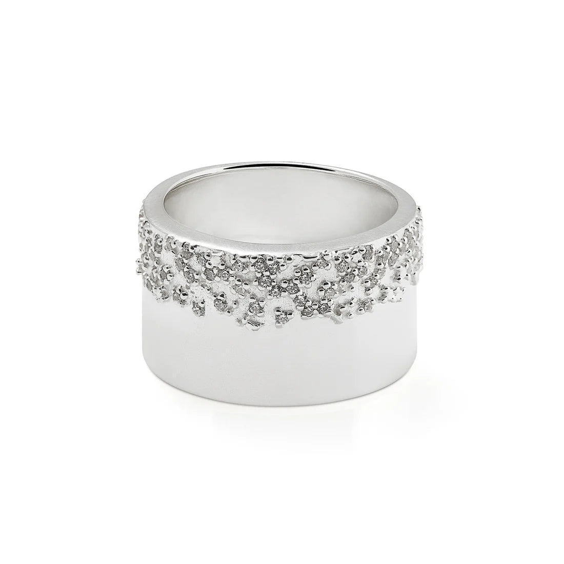 Massiver Ring aus Sterlingsilber mit einer Vielzahl runder Zirkonia, die den Eindruck einer Milchstraße erwecken 20-1002