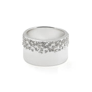 Massiver Ring aus Sterlingsilber mit einer Vielzahl runder Zirkonia, die den Eindruck einer Milchstraße erwecken 20-1002