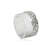 Massiver Ring aus Sterlingsilber mit einer Vielzahl runder Zirkonia, die den Eindruck einer Milchstraße erwecken 20-1002