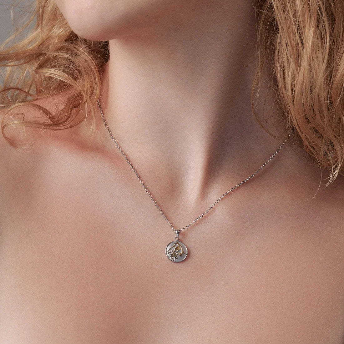 Sterlingsilber Bicolor Halskette und bombiertes Profil Anhänger mit Matterhorn und Edelweiss Motiv NG-7010