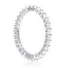 Sterlingsilber Ring Eternity mit Zirkonia, die auf Krappen rund um den Ring montiert sind R-4426
