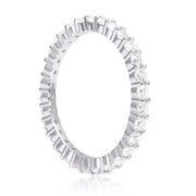 Sterlingsilber Ring Eternity mit Zirkonia, die auf Krappen rund um den Ring montiert sind R-4426