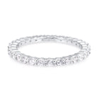 Sterlingsilber Ring Eternity mit Zirkonia, die auf Krappen rund um den Ring montiert sind R-4426