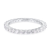Sterlingsilber Ring Eternity mit Zirkonia, die auf Krappen rund um den Ring montiert sind R-4426