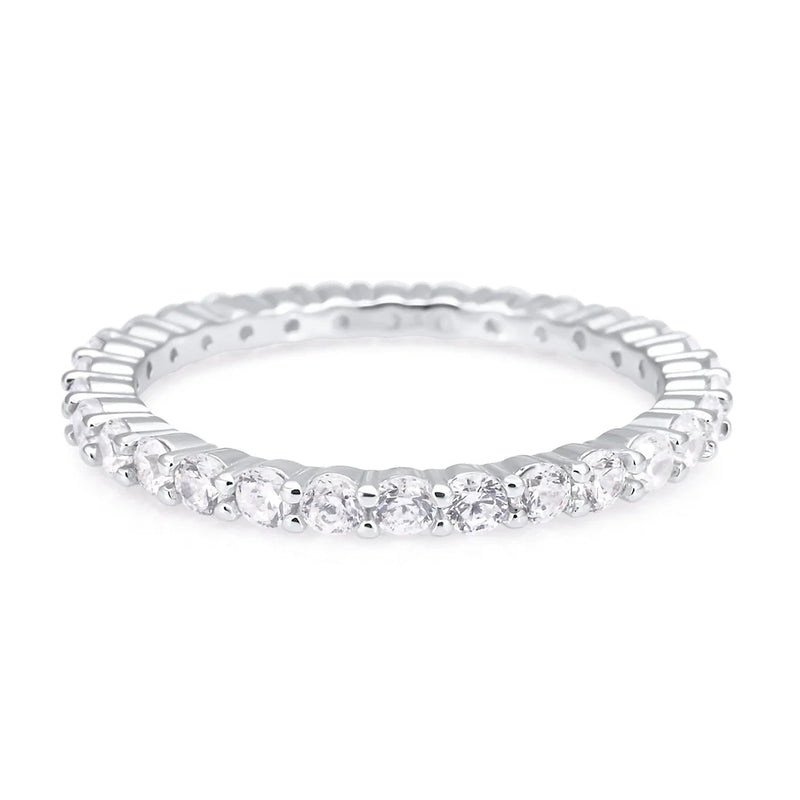 Sterlingsilber Ring Eternity mit Zirkonia, die auf Krappen rund um den Ring montiert sind R-4426