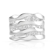 Ring aus Sterlingsilber mit glänzender Oberfläche, mehrreihiges Wellenmuster, dazwischen funkelnde weiße Zirkonia 20-1019