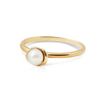 Ring aus vergoldetem Sterlingsilber mit einer großen Süßwasserperle RI-10034PG
