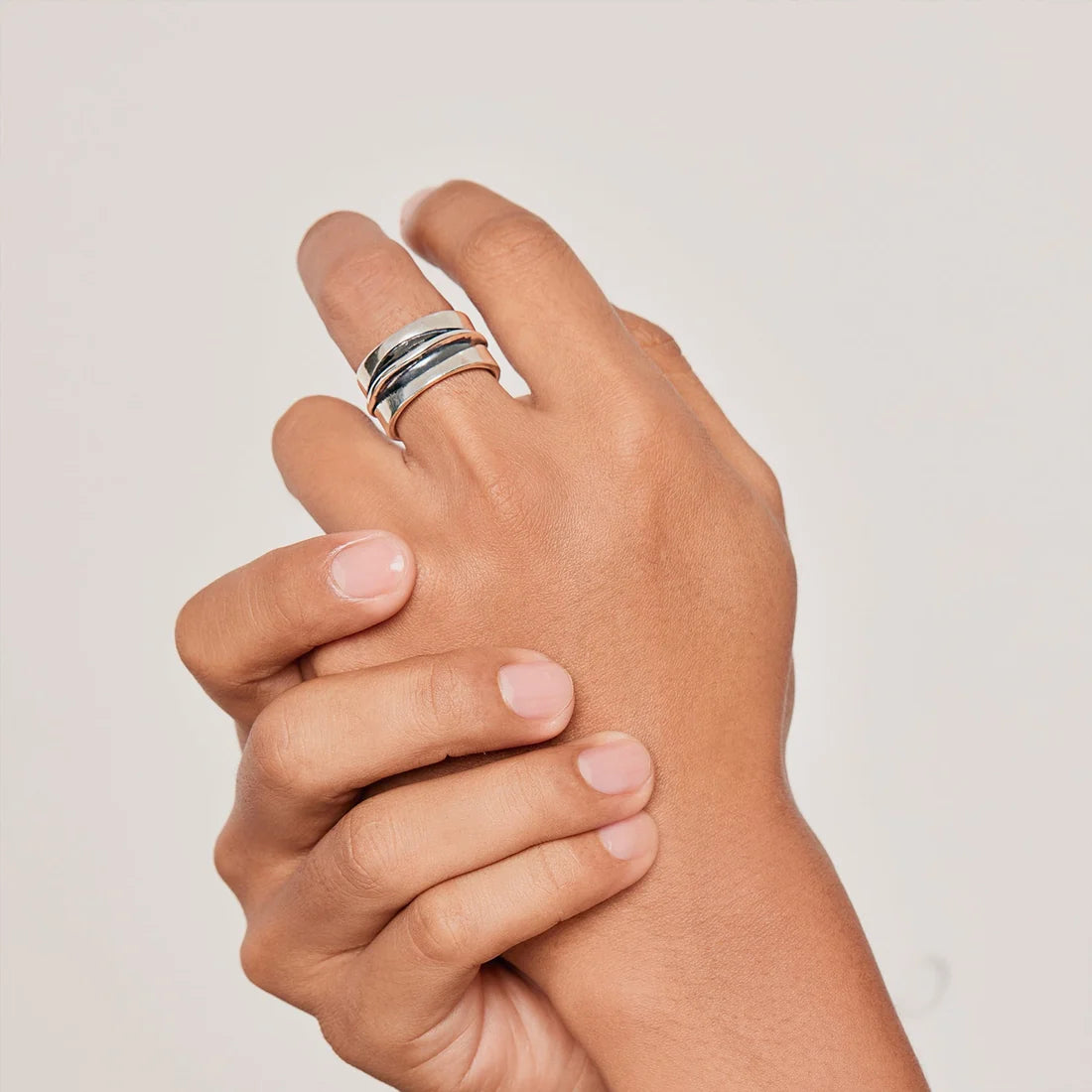 Ring aus Sterlingsilber Aqualin mit poliertem und oxidiertem Finish RA-221.1-M-52