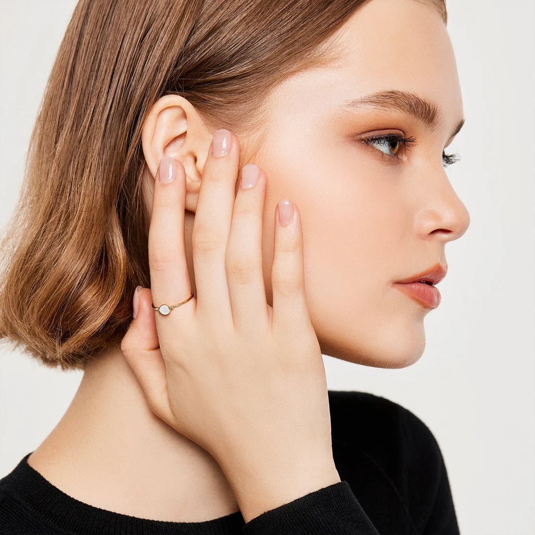 Ring aus vergoldetem Sterlingsilber mit weißem Perlmutt RI-10023GP