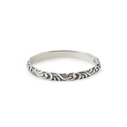 Ring aus Sterlingsilber im Ethno-Stil, der aus kleinen Gravuren besteht RI-10029P