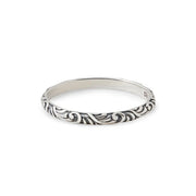Ring aus Sterlingsilber im Ethno-Stil, der aus kleinen Gravuren besteht RI-10029P