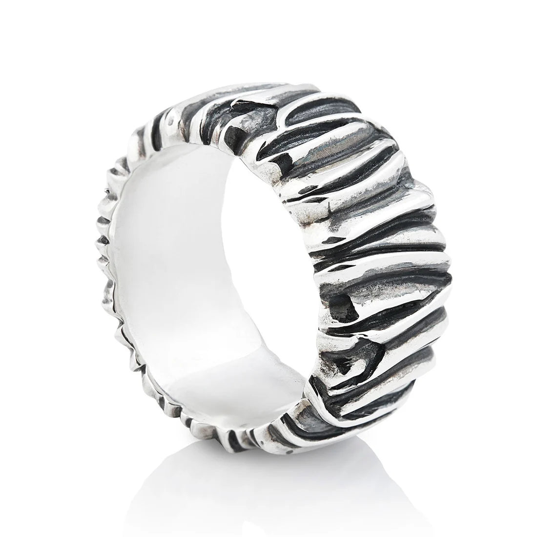 Ring aus Sterlingsilber, reliefartig gehämmertes und oxidiertes Finish 20-1030