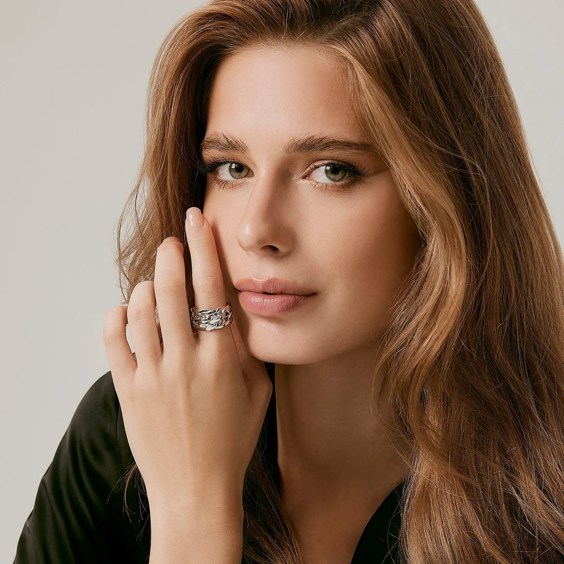 Ring aus Sterlingsilber mit verschlungenen Fäden in Maschenoptik 20-1029