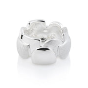 Ring aus Sterlingsilber mit abgerundeten Formen, die sich mit gebürsteten und glänzenden Oberflächen abwechseln 20-1022