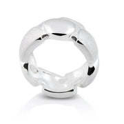 Ring aus Sterlingsilber mit abgerundeten Formen, die sich mit gebürsteten und glänzenden Oberflächen abwechseln 20-1022