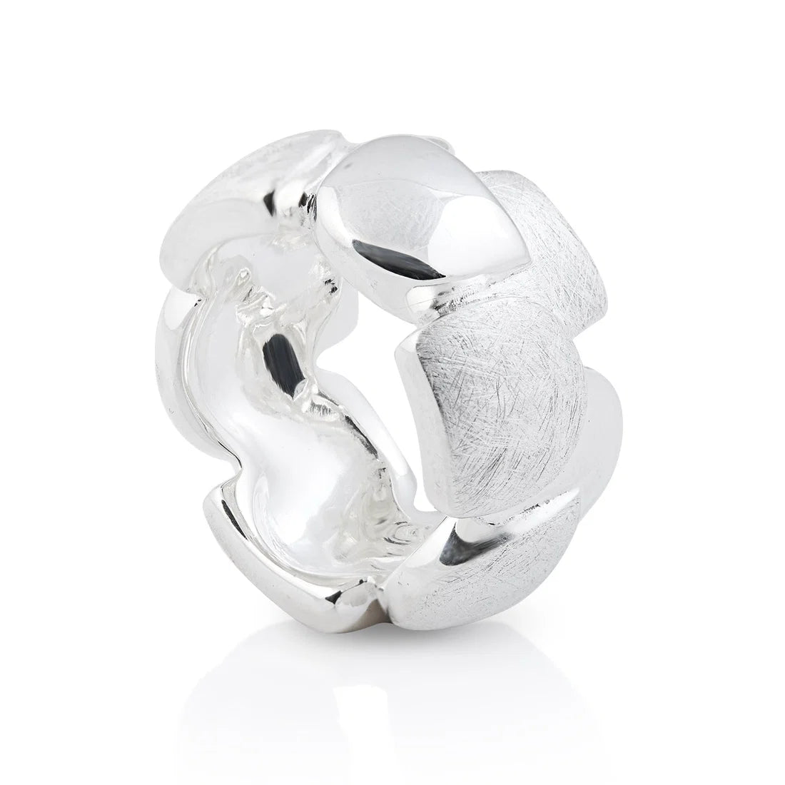 Ring aus Sterlingsilber mit abgerundeten Formen, die sich mit gebürsteten und glänzenden Oberflächen abwechseln 20-1022-52