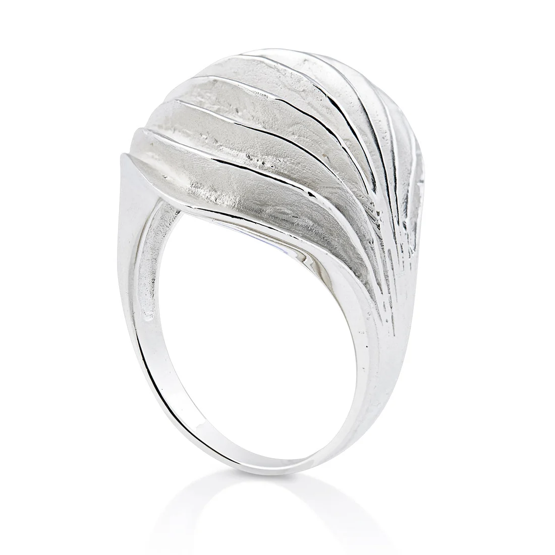 Ring aus Sterlingsilber mit einem Welleneffekt RI-10113A
