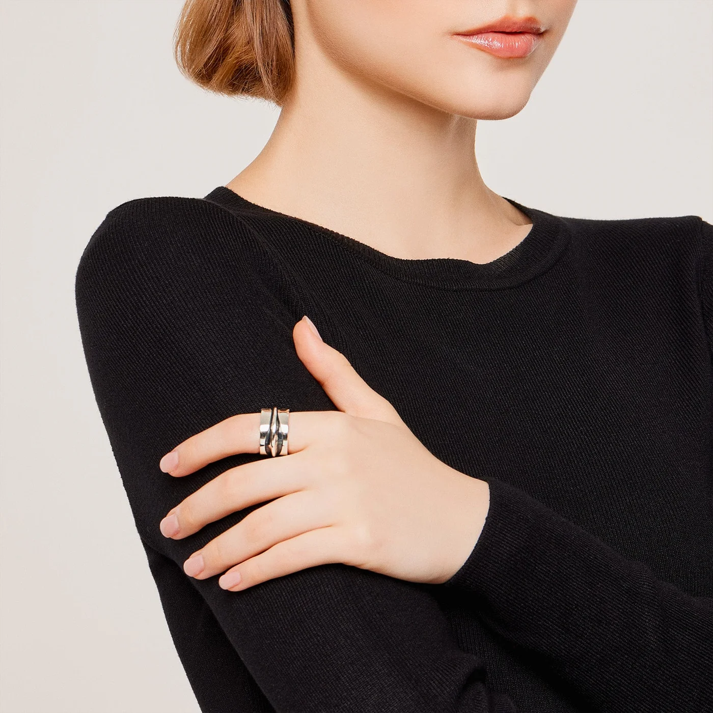 Ring aus Sterlingsilber mit glänzender und oxidierter Oberfläche RA-222