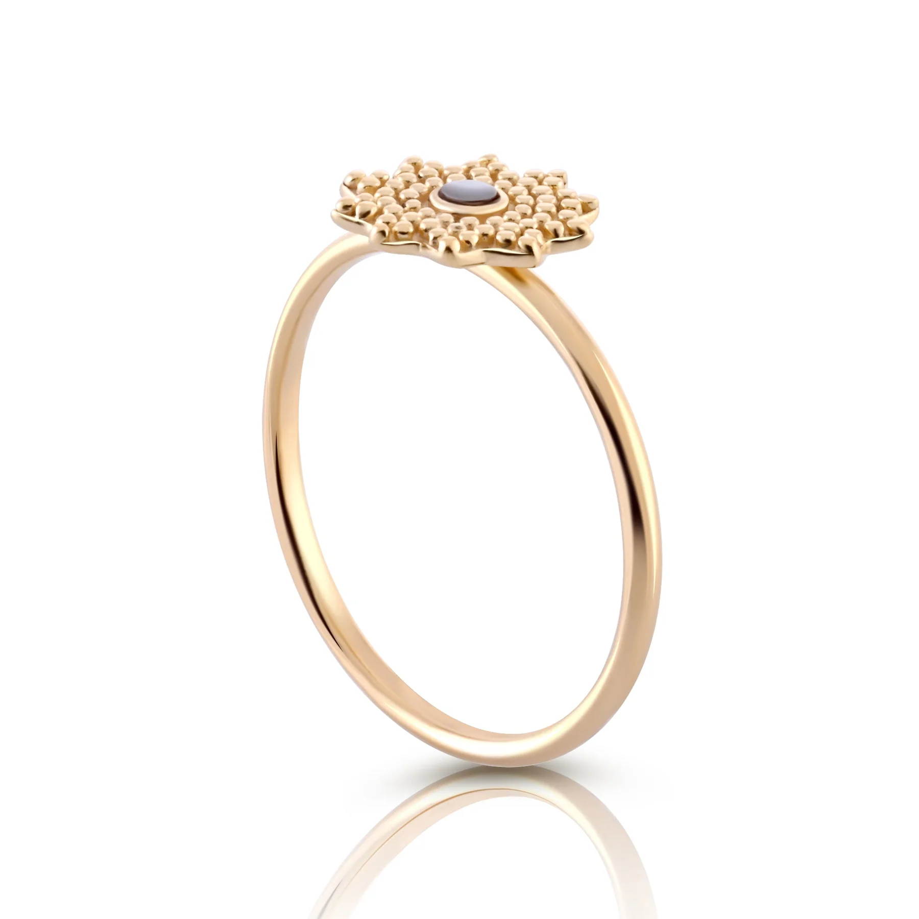 Ring aus Sterlingsilber und Gelbgold im Ethno-Stil, Sternform mit kleiner runder Perlmuttplatte Cabochon in der Mitte RI-10093GP-48