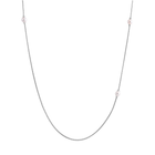 Halskette aus rhodiniertem Sterlingsilber mit langer glänzender geflochtener Kette und mehreren runden weißen Süßwasserperlen als Zwischenstücke N-4641