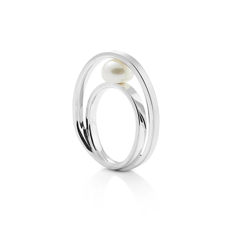 Wunderschöner ring aus Sterlingsilber mit einem glänzenden and polierten Finish R-4363