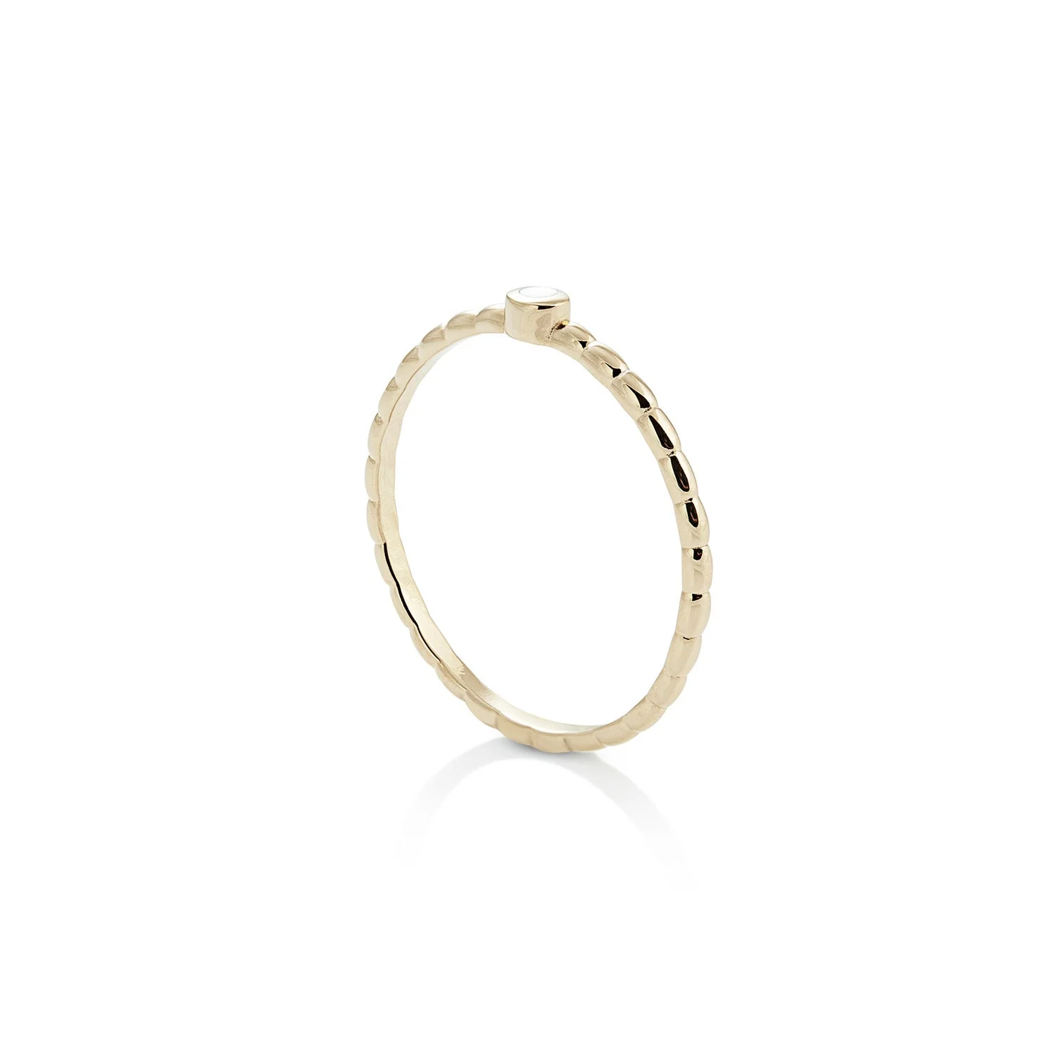 Kleiner Ring aus vergoldetem Sterlingsilber mit glänzender und polierter Oberfläche, verziert mit einem Perlmutt RI-10068GP-50