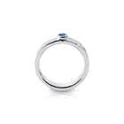 Ring aus Sterlingsilber mit glänzendem Hammerschlag-Finish, verziert mit einem Doublette-Opal (rund 2mm) R-4318