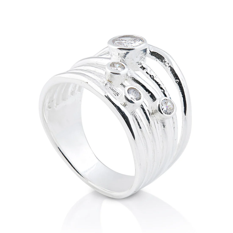 Ring aus Sterlingsilber, mit weißen 3mm und 6mm Zirkonia auf mehreren Ringen RI-10122A