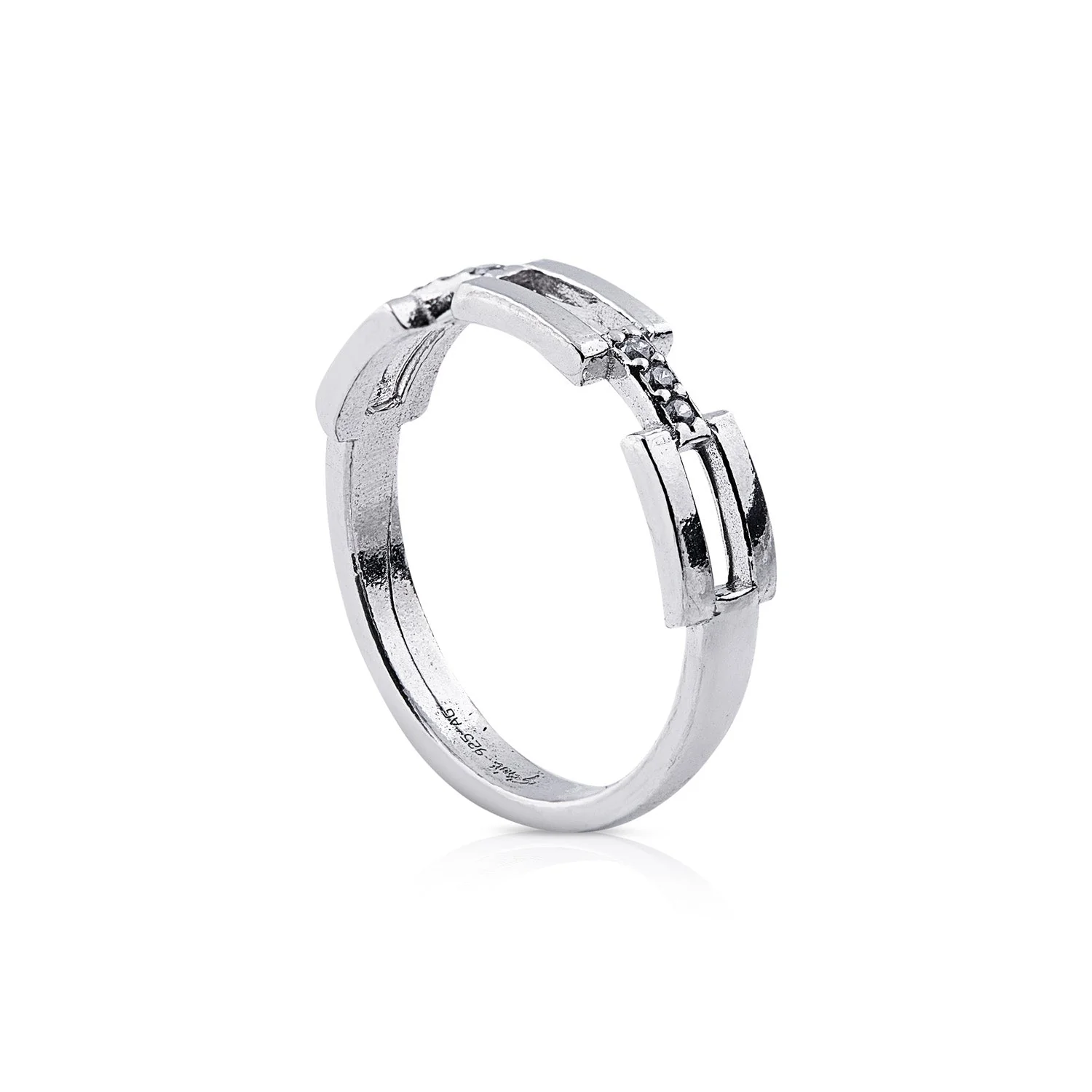 Ring aus Sterlingsilber, der ein modernes rechteckiges Design mit einem zarten Hauch von Glanz durch diese Zirkonia verbindet R-4358