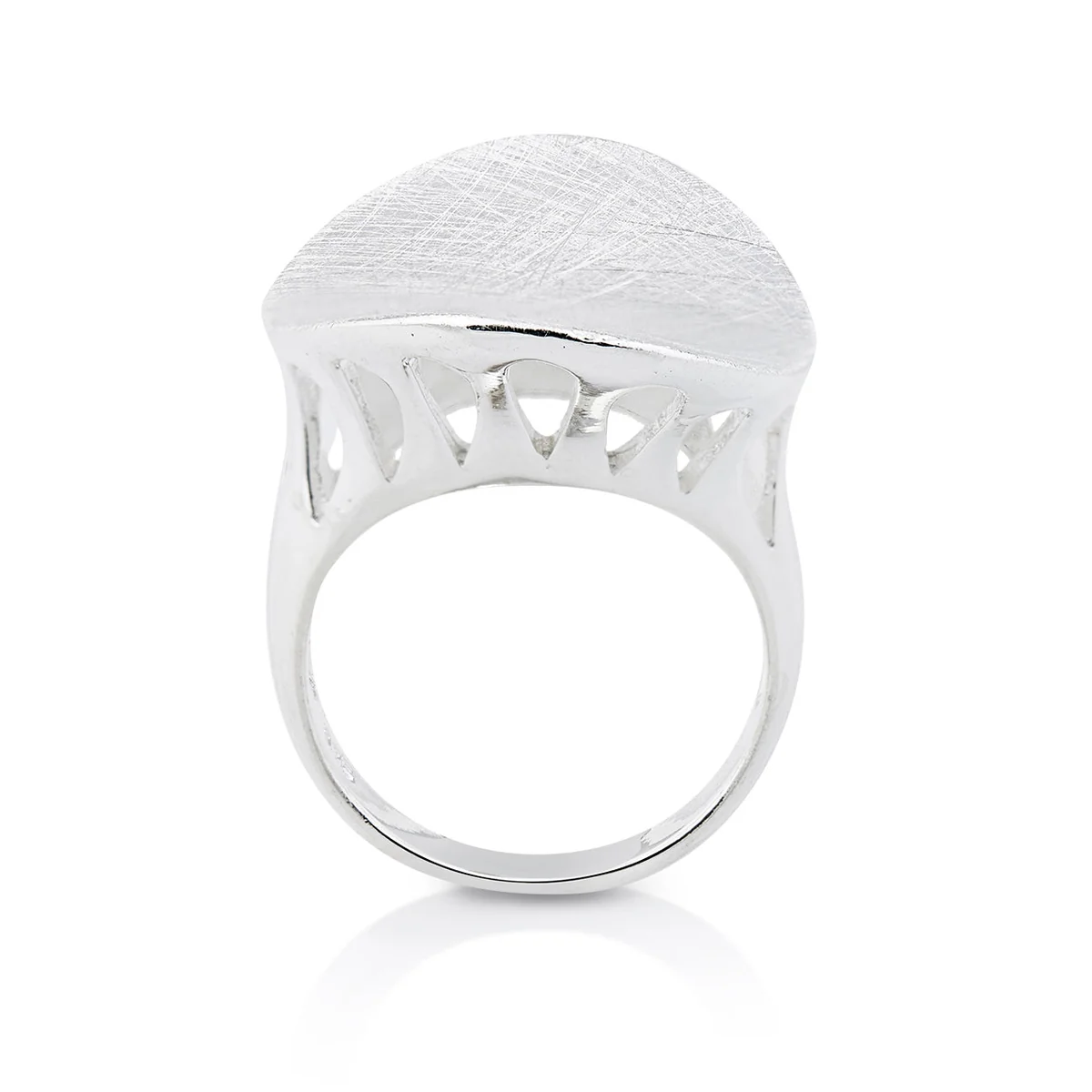 Ring aus gebürstetem Sterlingsilber in ovaler, konkaver Form RI-10114A