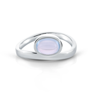 Ring aus Sterlingsilber mit ovalem, durchscheinendem himmelblauer Topas-Cabochon RI-10115A