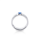 Ring aus Sterlingsilber mit glänzendem Hammerschlag-Finish, verziert mit einem Doublette-Opal (rund 4mm) R-4319