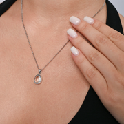 Anhänger aus rhodiniertem Sterlingsilber mit Öse und Quarzkristallstein SR-738