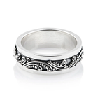 Ring aus Sterlingsilber mit glänzenden Mustern im Ethno-Stil, die im Kontrast zum oxidierten Teil stehen R-4403